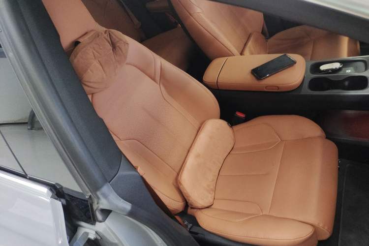 Used Nio ET5 2022 75 kWh Right Front Seat