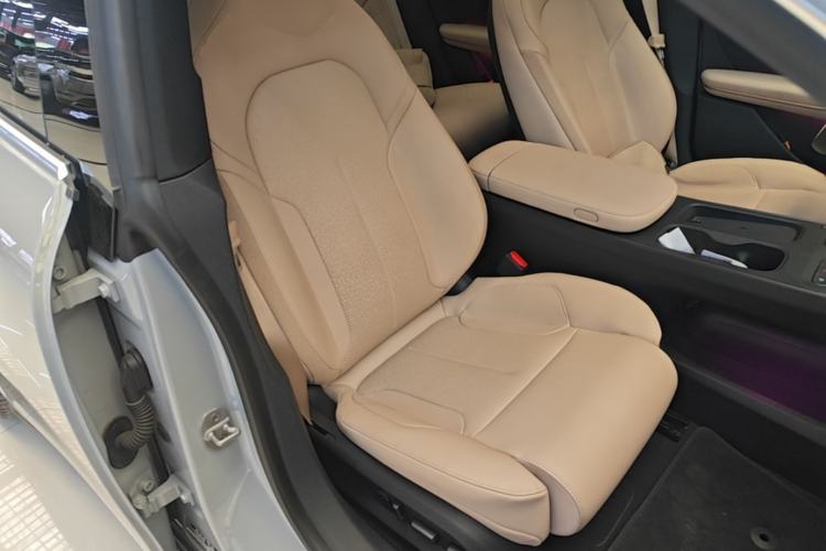 Used Nio ET5 2022 75 kWh Right Front Seat