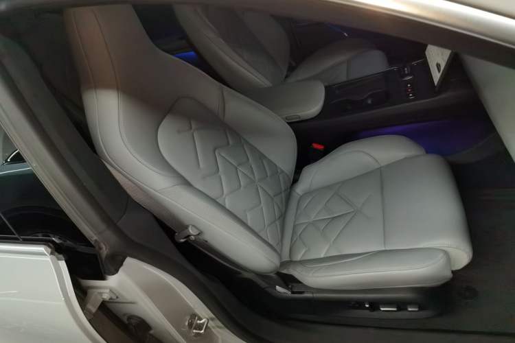 Used Nio ET5 2022 75 kWh Right Front Seat
