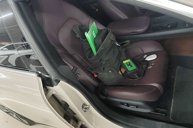 Used Nio ET5 2022 75 kWh Right Front Seat