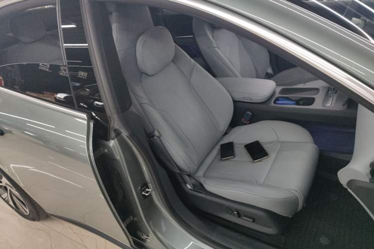 Used Nio ET5 2022 75 kWh Right Front Seat