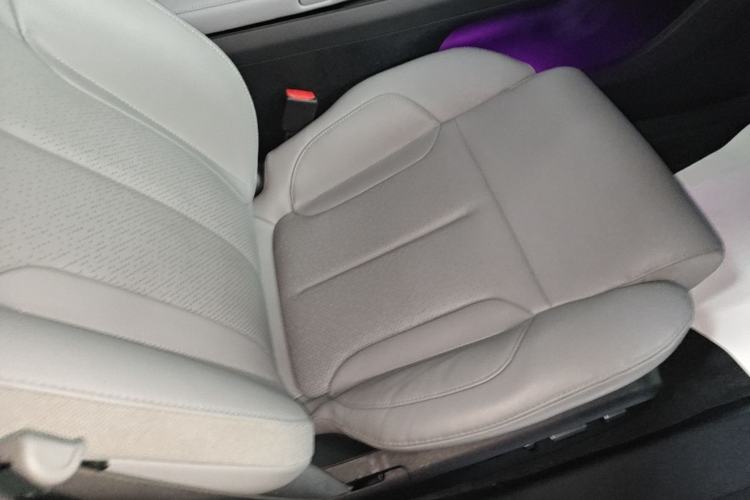Used Nio ET5 2022 75 kWh Right Front Seat