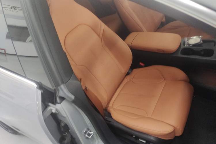 Used Nio ET5 2022 75 kWh Right Front Seat