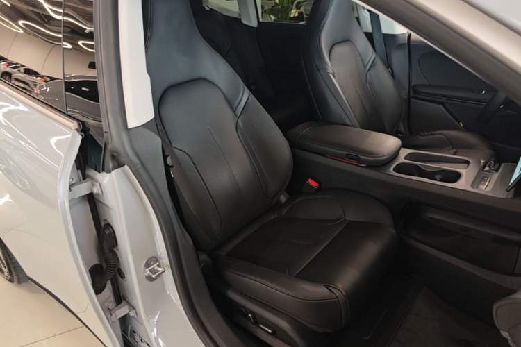 Used Nio ET5 2022 75 kWh Right Front Seat
