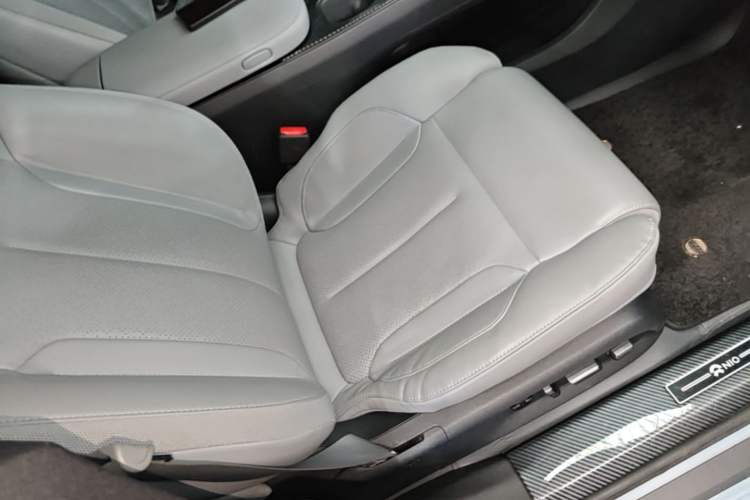 Used Nio ET5 2022 100 kWh Right Front Seat