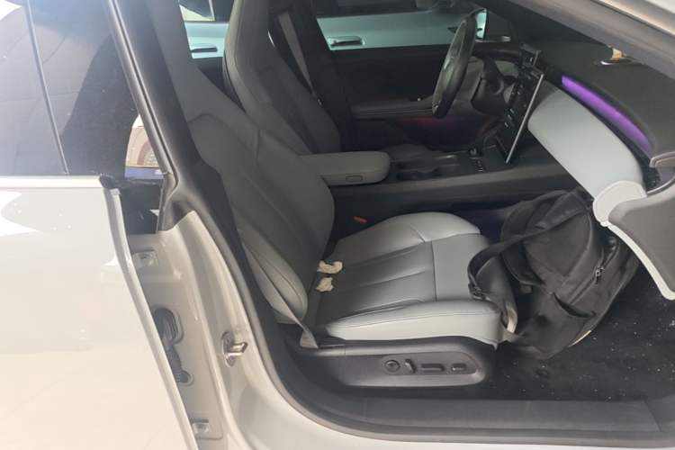 Used Nio ET5 2022 75 kWh Right Front Seat