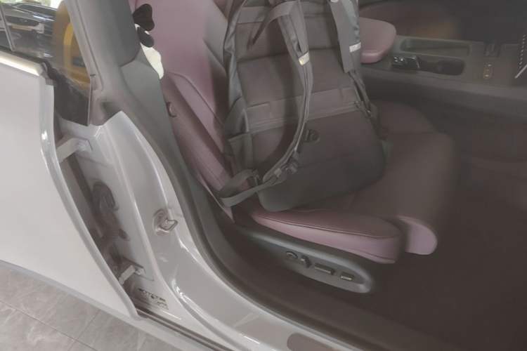Used Nio ET5 2022 75 kWh Right Front Seat