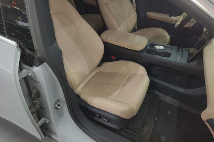 Used Nio ET5 2022 75 kWh Right Front Seat