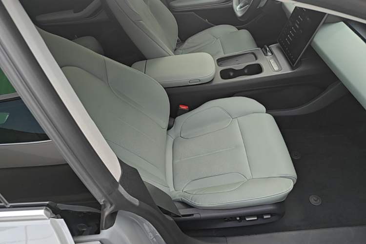 Used Nio ET5 2022 75 kWh Right Front Seat