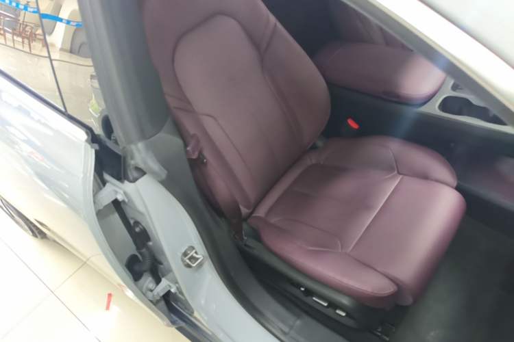 Used Nio ET5 2022 75 kWh Right Front Seat