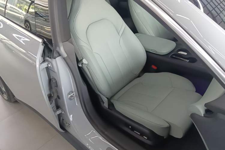 Used Nio ET5 2022 75 kWh Right Front Seat
