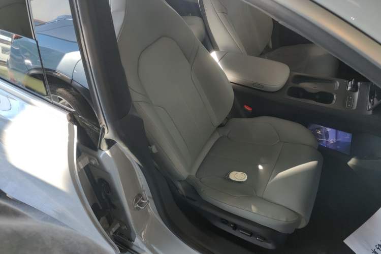 Used Nio ET5 2022 75 kWh Right Front Seat