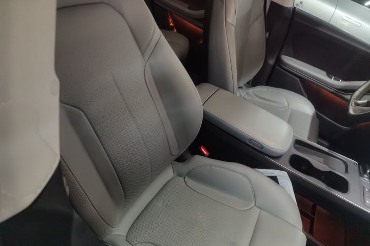 Used Nio ET5 2022 75 kWh Right Front Seat