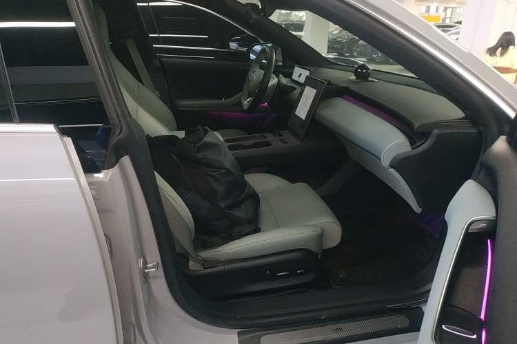 Used Nio ET5 2022 75 kWh Right Front Seat