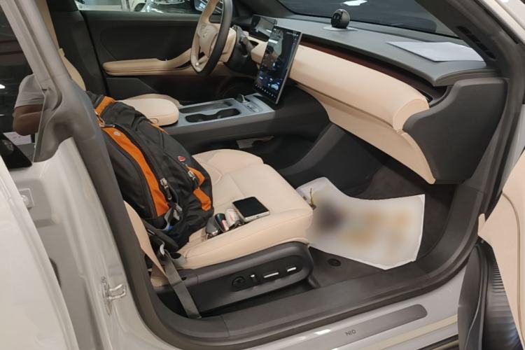 Used Nio ET5 2022 75 kWh Right Front Seat