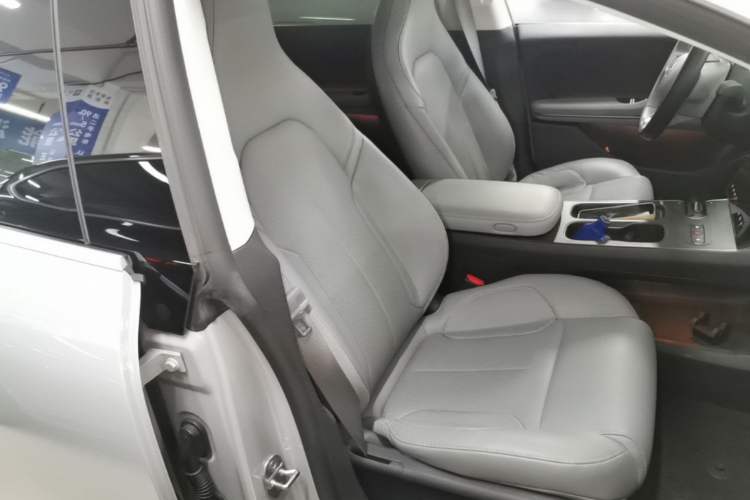 Used Nio ET5 2022 75 kWh Right Front Seat