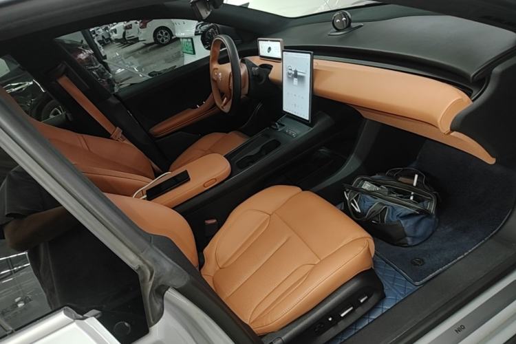Used Nio ET5 2022 75 kWh Right Front Seat