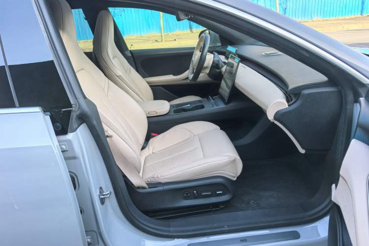 Used Nio ET5 2022 75 kWh Right Front Seat
