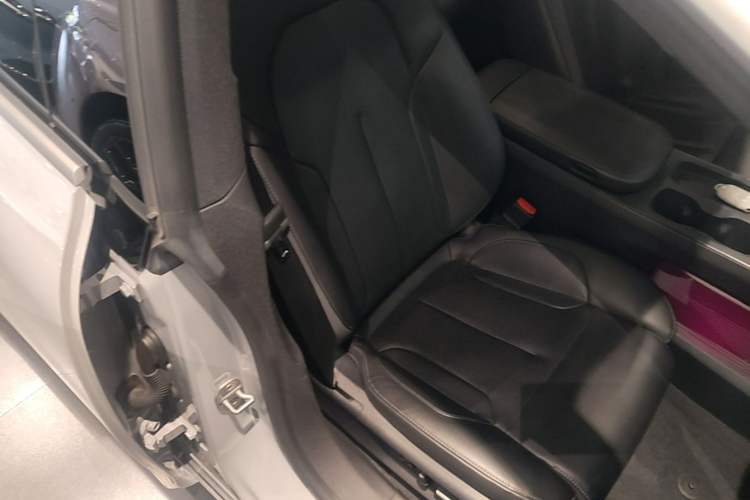 Used Nio ET5 2022 75 kWh Right Front Seat