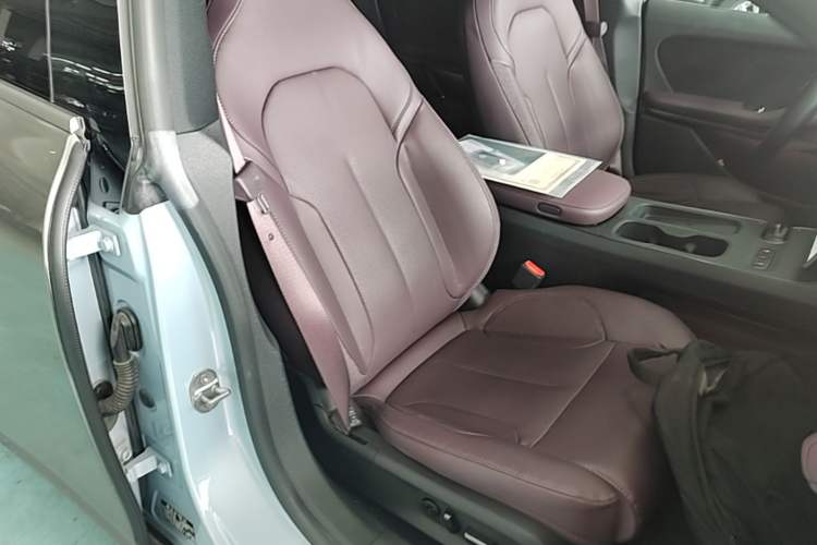 Used Nio ET5 2022 75 kWh Right Front Seat