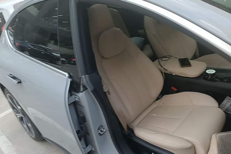 Used Nio ET5 2022 75 kWh Right Front Seat