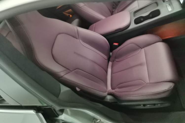 Used Nio ET5 2022 75 kWh Right Front Seat