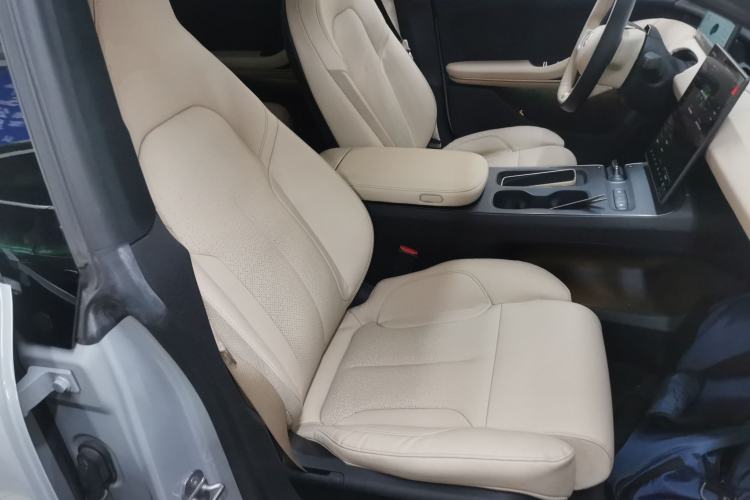 Used Nio ET5 2022 75 kWh Right Front Seat