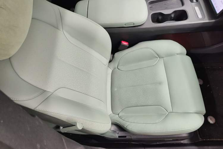 Used Nio ET5 2022 75 kWh Right Front Seat