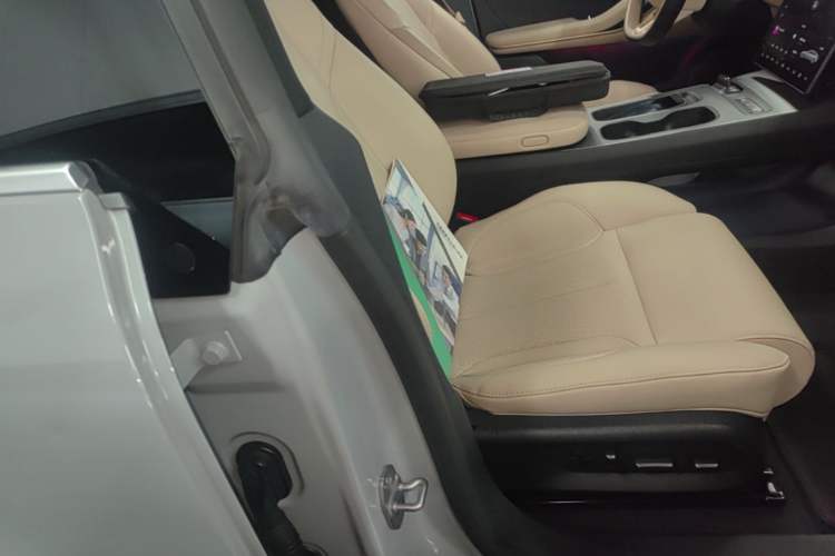 Used Nio ET5 2022 75 kWh Right Front Seat
