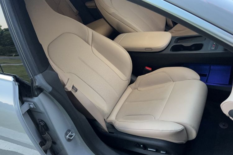 Used Nio ET5 2022 75 kWh Right Front Seat