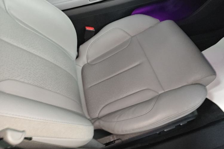 Used Nio ET5 2022 75 kWh Right Front Seat