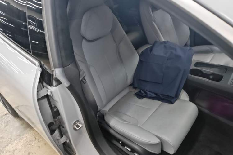 Used Nio ET5 2022 75 kWh Right Front Seat