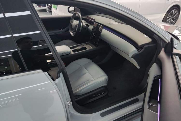 Used Nio ET5 2022 75 kWh Right Front Seat