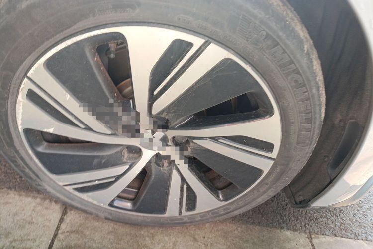 Used Nio ET5 2022 75 kWh Right Front Wheel Hub