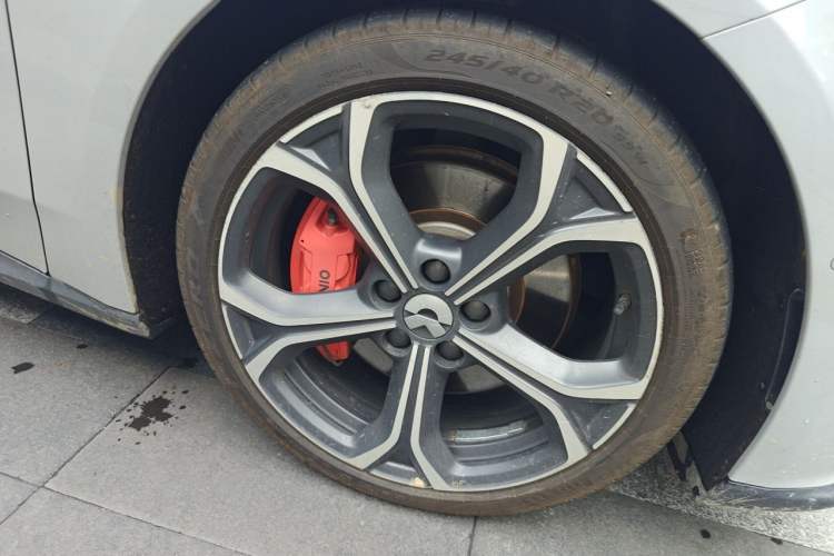 Used Nio ET5 2022 75 kWh Right Front Wheel Hub