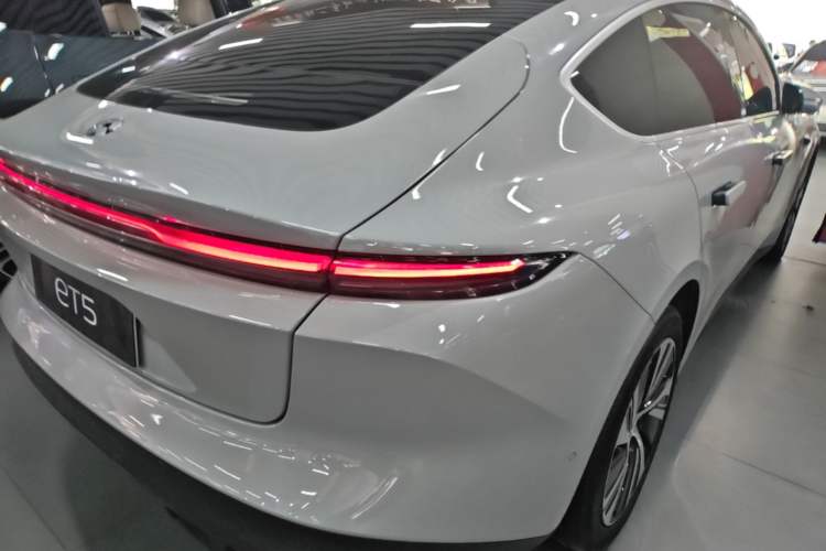 Used Nio ET5 2022 75 kWh Right Rear Taillight