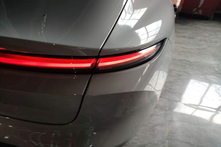 Used Nio ET5 2022 75 kWh Right Rear Taillight