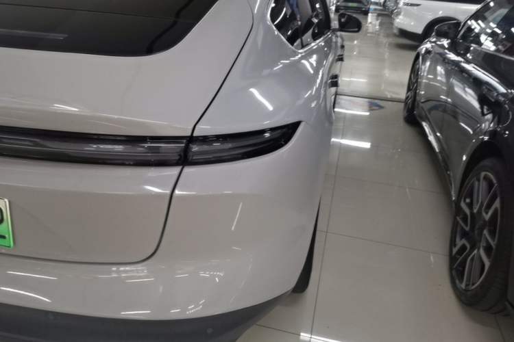 Used Nio ET5 2022 75 kWh Right Rear Taillight
