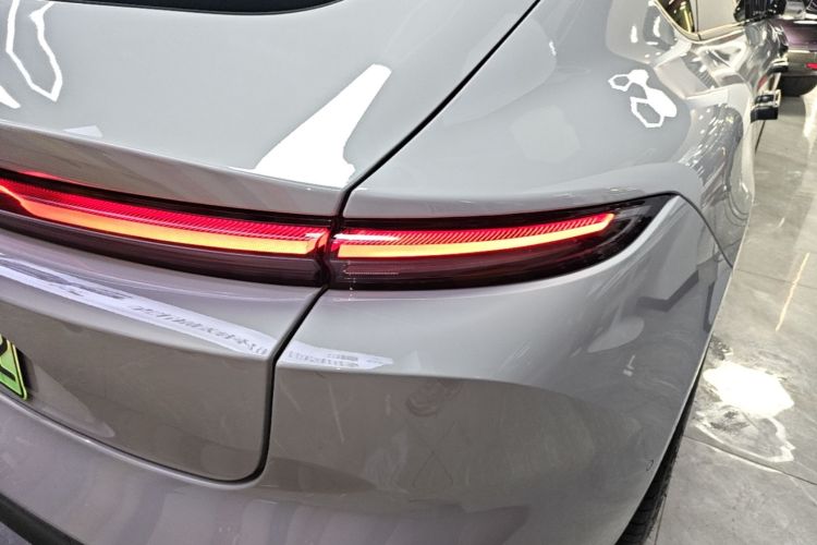 Used Nio ET5 2022 75 kWh Right Rear Taillight