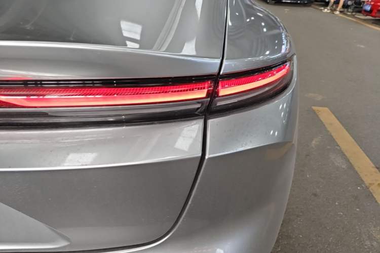 Used Nio ET5 2022 100 kWh Right Rear Taillight