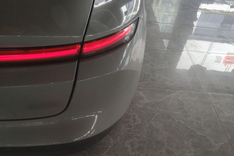 Used Nio ET5 2022 75 kWh Right Rear Taillight