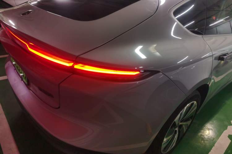 Used Nio ET5 2022 75 kWh Right Rear Taillight
