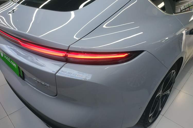 Used Nio ET5 2022 75 kWh Right Rear Taillight