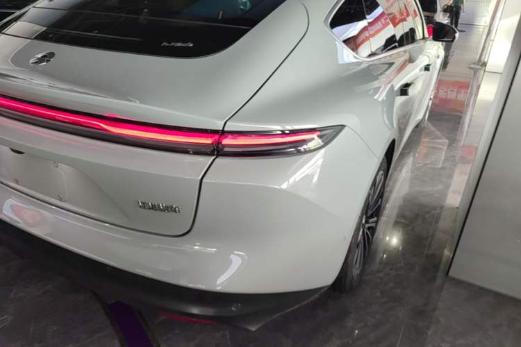 Used Nio ET5 2022 75 kWh Right Rear Taillight