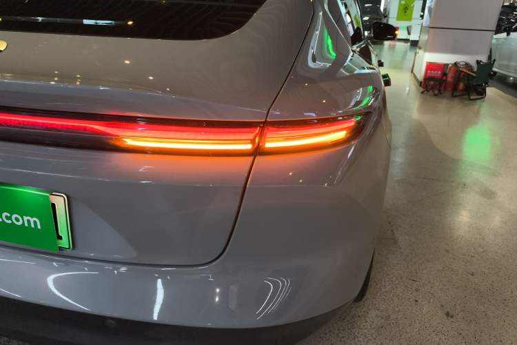Used Nio ET5 2022 75 kWh Right Rear Taillight
