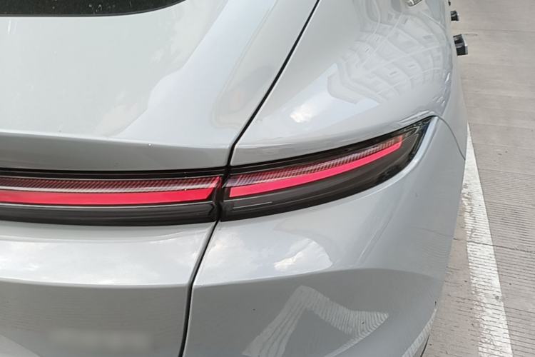 Used Nio ET5 2022 75 kWh Right Rear Taillight