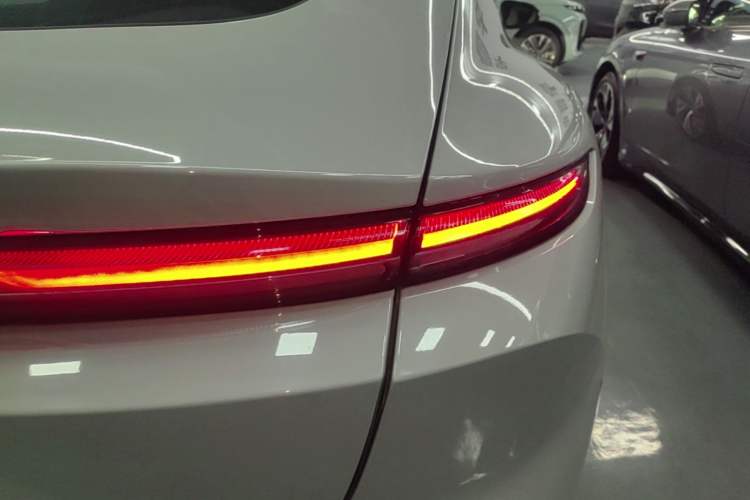 Used Nio ET5 2022 75 kWh Right Rear Taillight