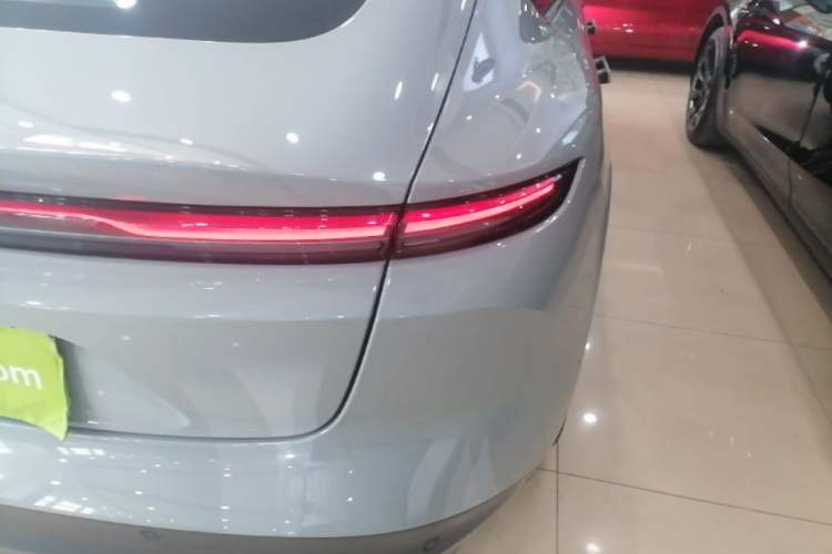 Used Nio ET5 2022 75 kWh Right Rear Taillight