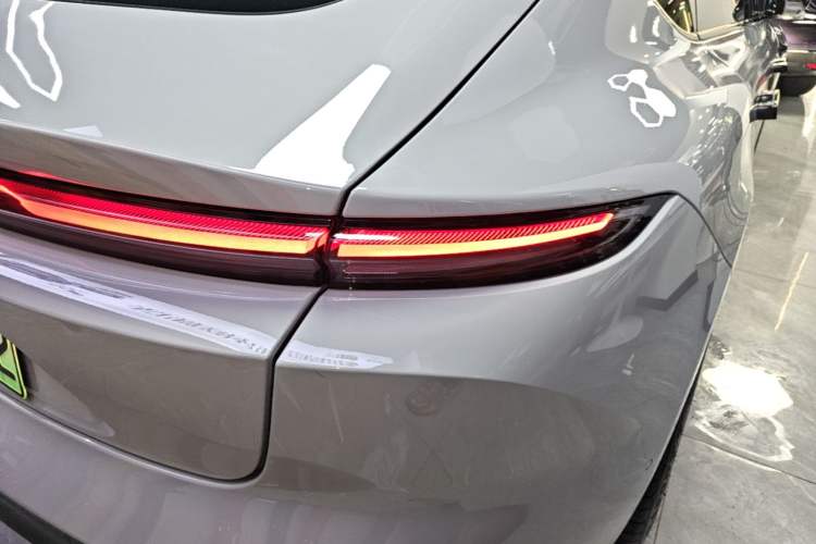 Used Nio ET5 2022 75 kWh Right Rear Taillight