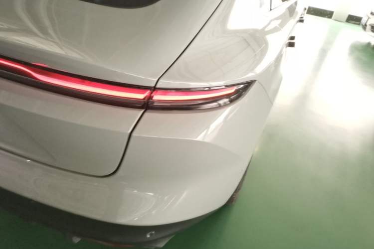 Used Nio ET5 2022 75 kWh Right Rear Taillight